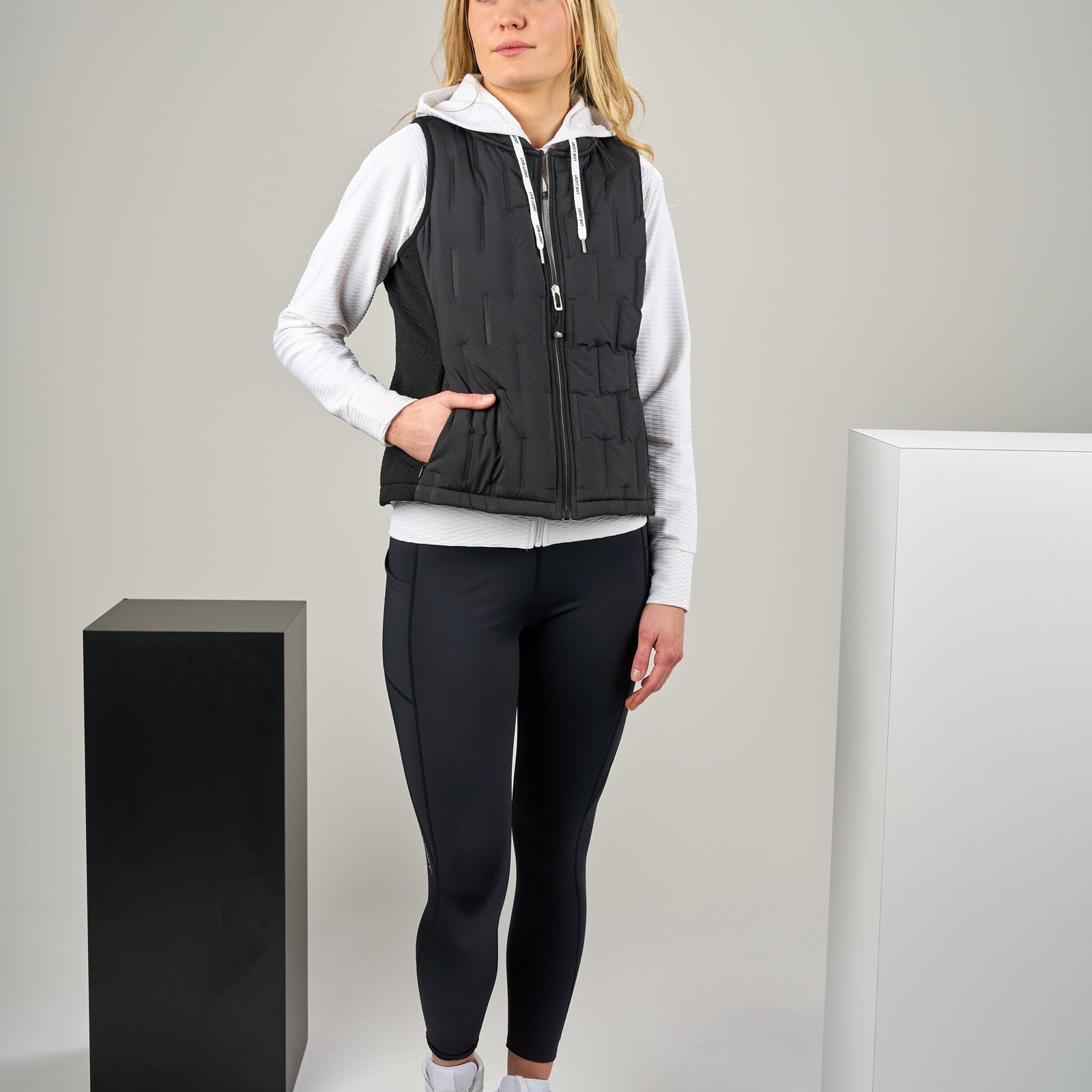 DELIA PUFF VEST ブラック