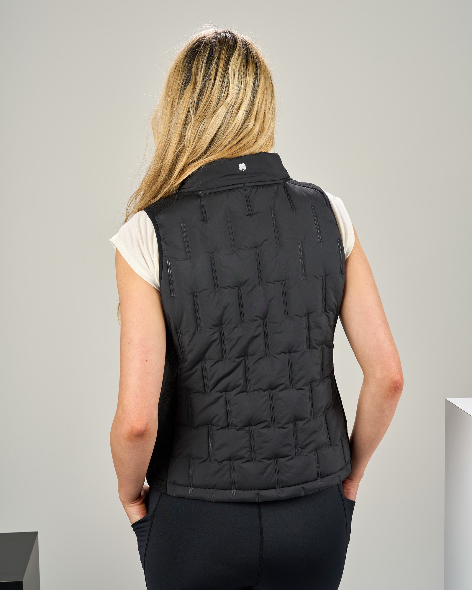 DELIA PUFF VEST ブラック
